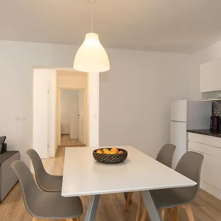 Apartman Basic 2 *