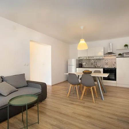Basic 2 Apartment